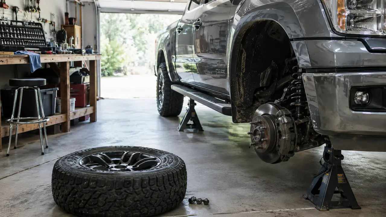 How to Change Brake Pads on a Pickup With a Basic Socket Set